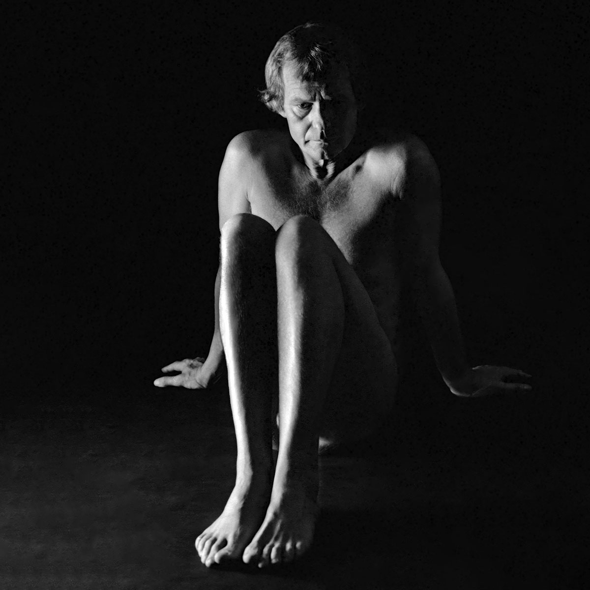 KK, nackt und frei - Nackt-Yoga - entspannte Sitzhaltung -Erhard Hagebeuker